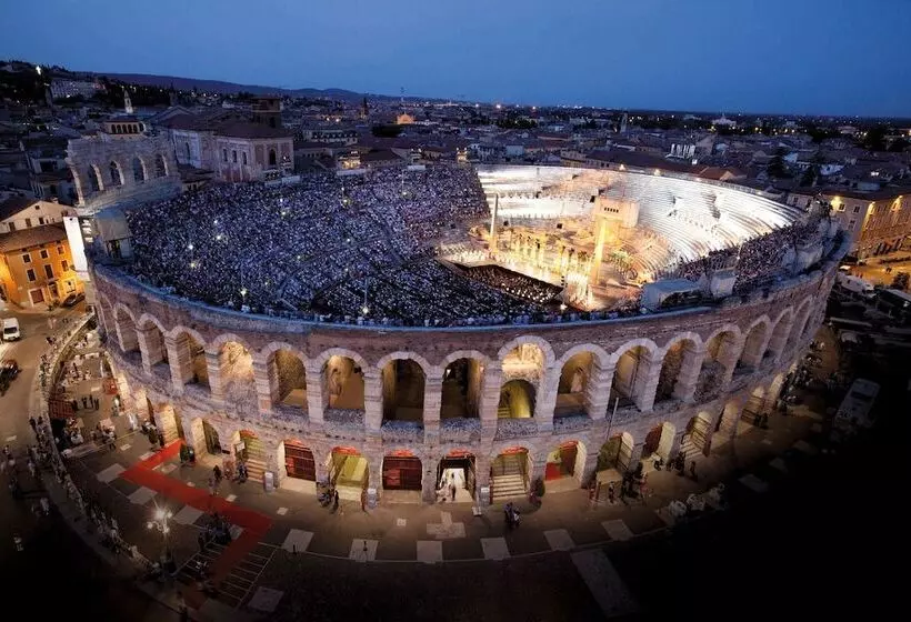 هتل Colomba D'oro