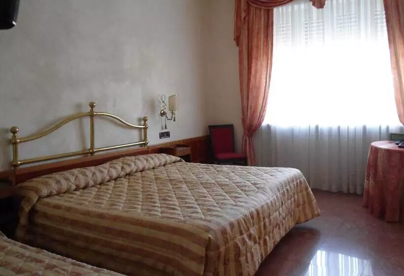 فندق Continental