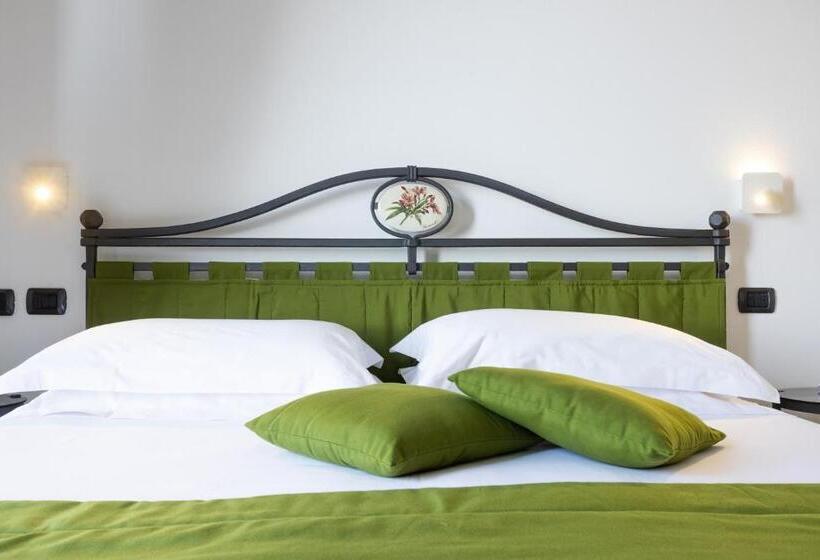 בית מלון כפרי Du Lac Varenna