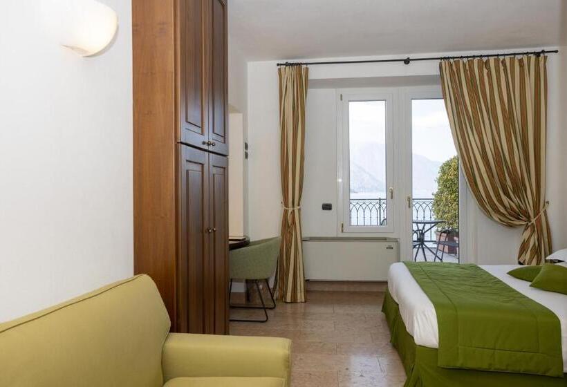 בית מלון כפרי Du Lac Varenna