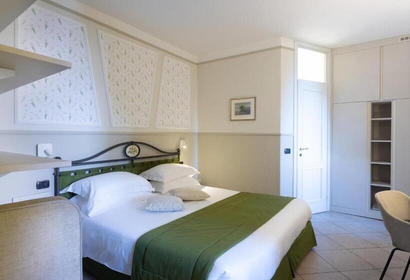 בית מלון כפרי Du Lac Varenna