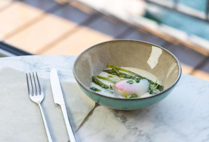 בית מלון כפרי Du Lac Varenna