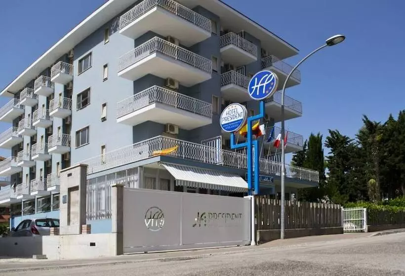 Отель President