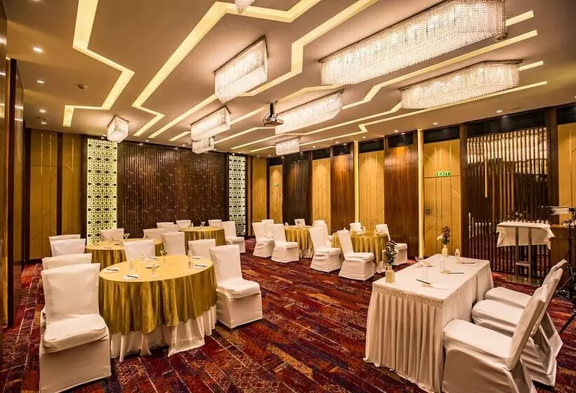 Fariyas Hotel Mumbai , Colaba