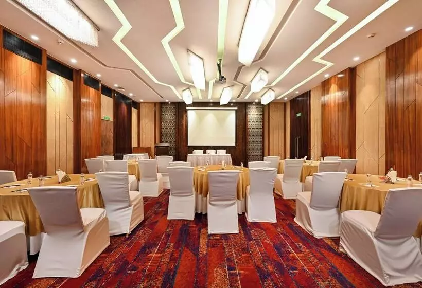 Fariyas Hotel Mumbai , Colaba