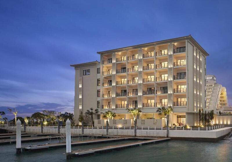 هتل Sheraton Okinawa Sunmarina Resort