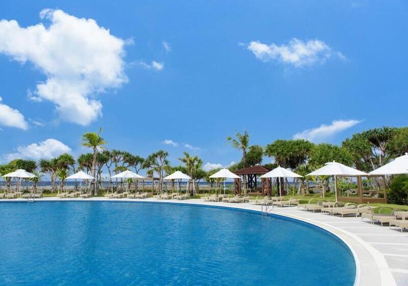 هتل Sheraton Okinawa Sunmarina Resort