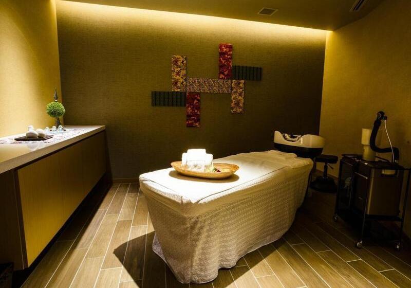 هتل Sheraton Okinawa Sunmarina Resort