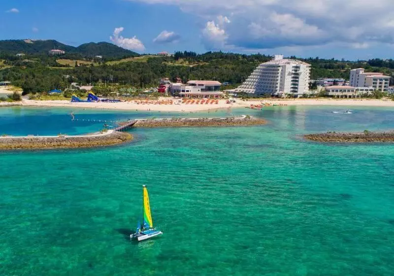 فندق Sheraton Okinawa Sunmarina Resort