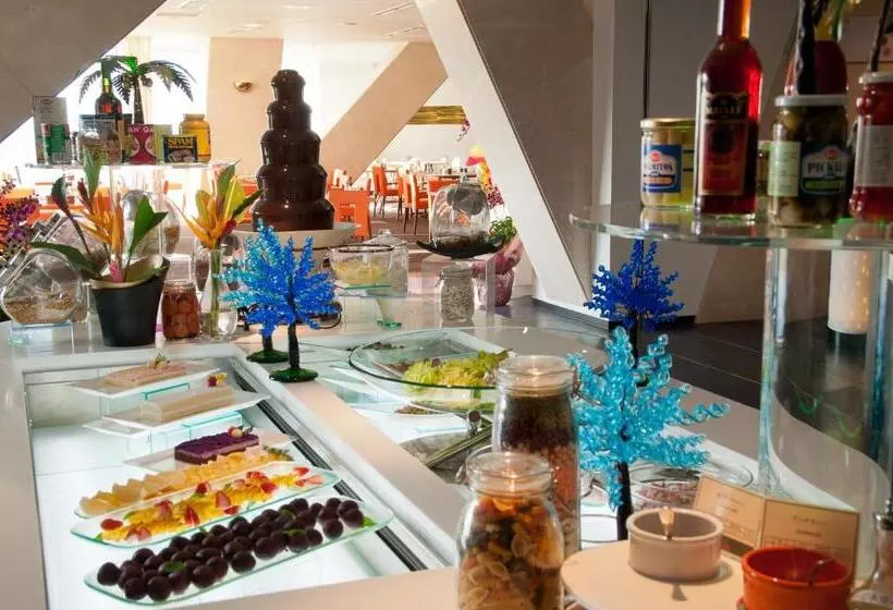 فندق Sheraton Okinawa Sunmarina Resort