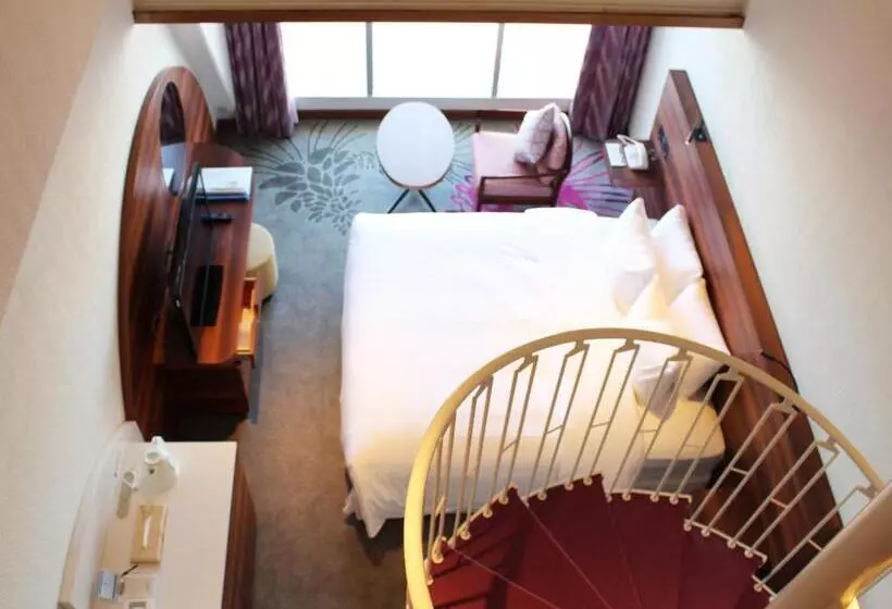 فندق Sheraton Okinawa Sunmarina Resort