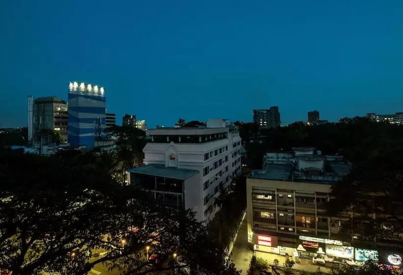 Hotel Treebo Regency Bund Garden, Dhole Patil Road