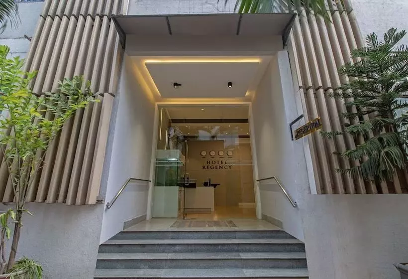 Hotel Treebo Regency Bund Garden, Dhole Patil Road