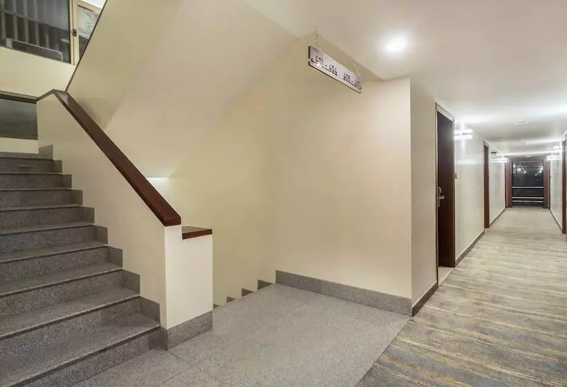 Hotel Treebo Regency Bund Garden, Dhole Patil Road