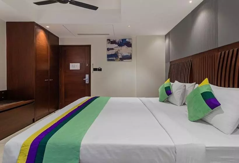 Hotel Treebo Regency Bund Garden, Dhole Patil Road