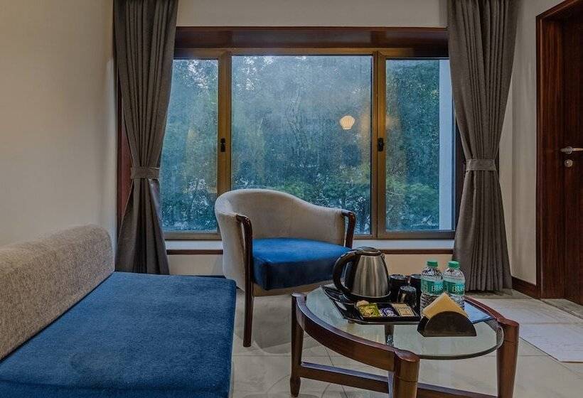 Hotel Treebo Regency Bund Garden, Dhole Patil Road