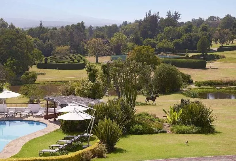 호텔 Fairmont Mount Kenya Safari Club