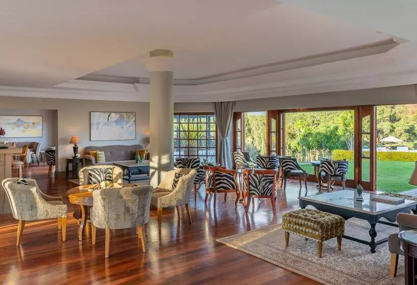 호텔 Fairmont Mount Kenya Safari Club