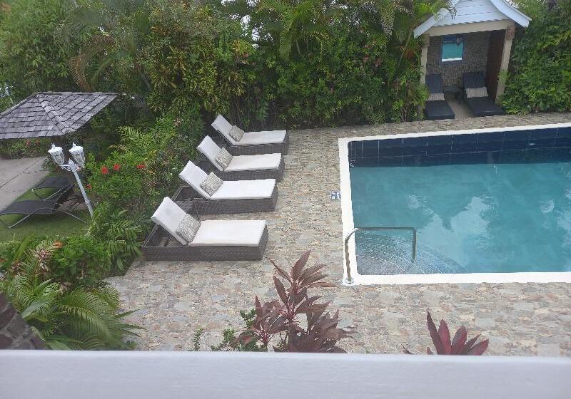 هتل Harmony Marina Suites