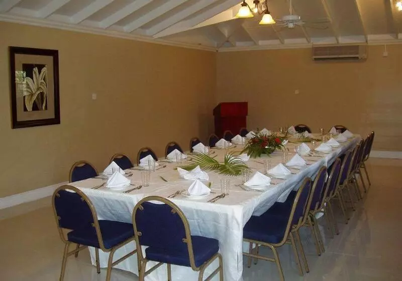 هتل Harmony Marina Suites