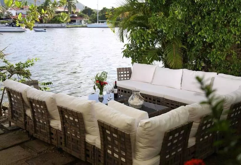 هتل Harmony Marina Suites