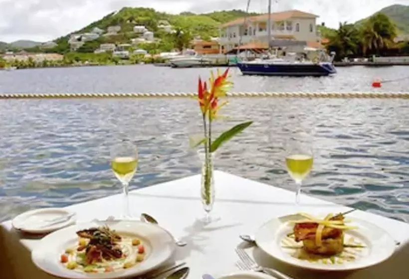 هتل Harmony Marina Suites