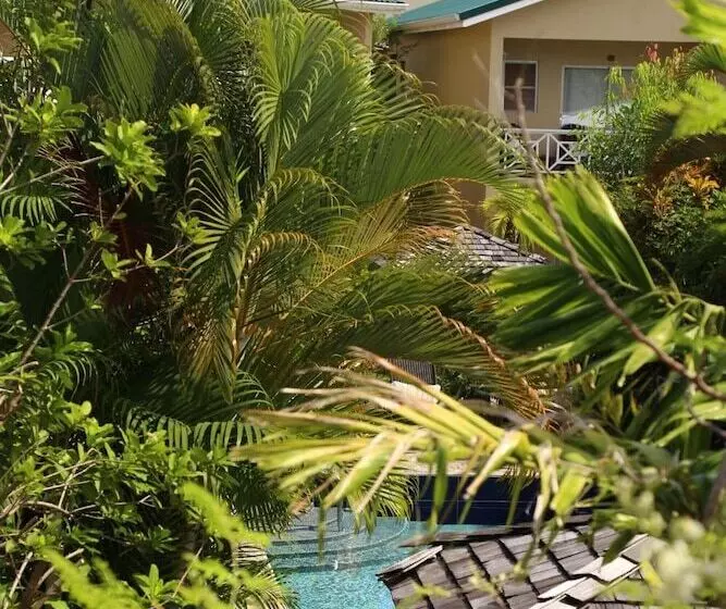 هتل Harmony Marina Suites