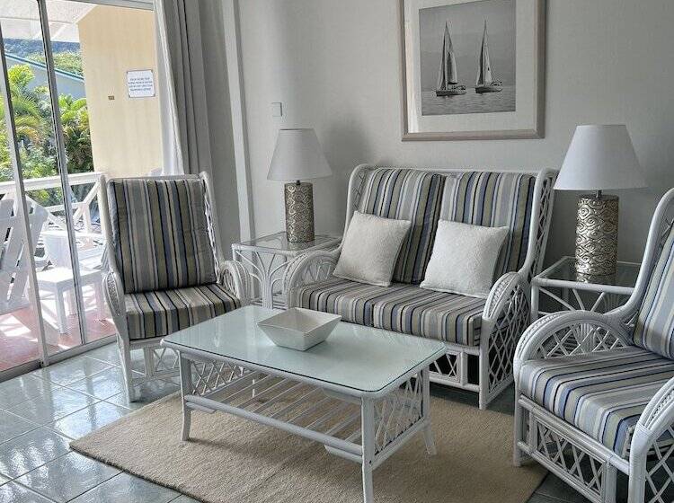 هتل Harmony Marina Suites