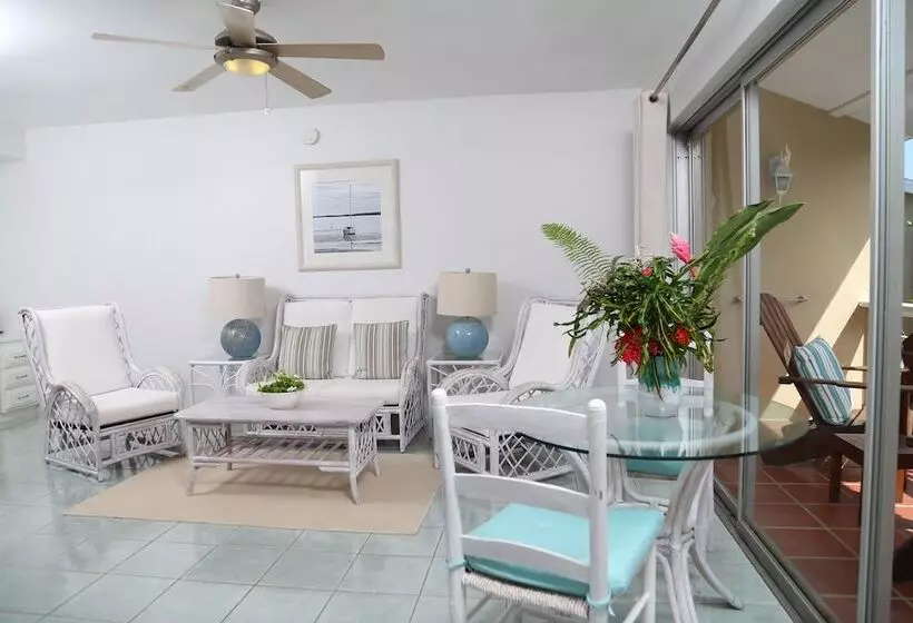 هتل Harmony Marina Suites