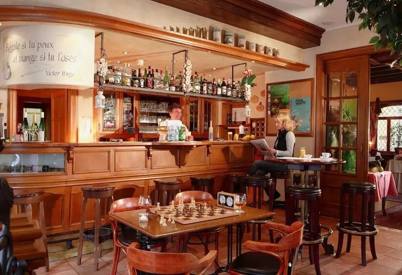 هتل Hôtel   Restaurant  Victor Hugo