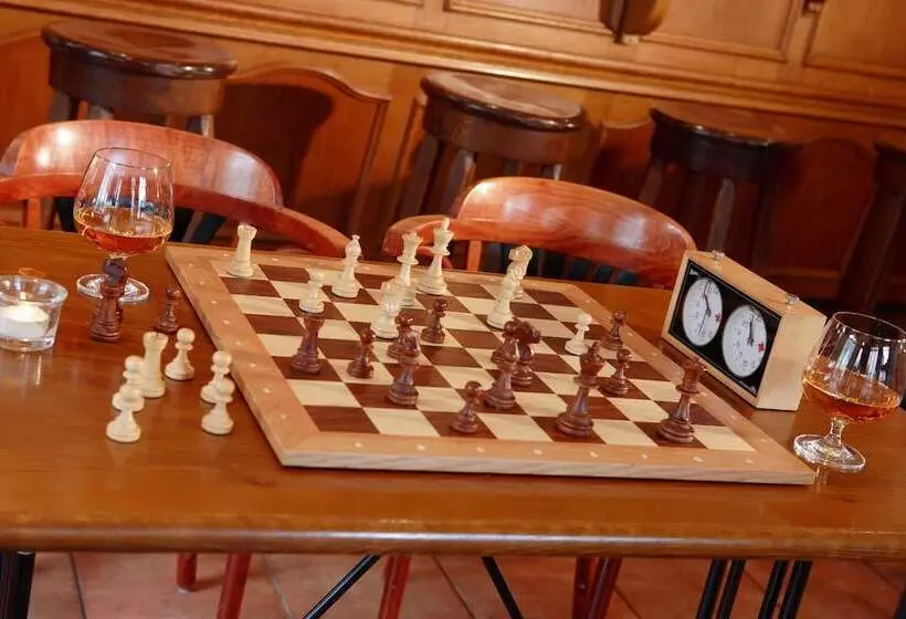 هتل Hôtel   Restaurant  Victor Hugo