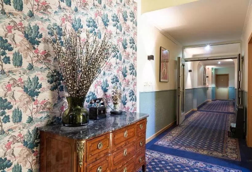 هتل Perrin Former Carlton