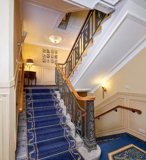 هتل Perrin Former Carlton