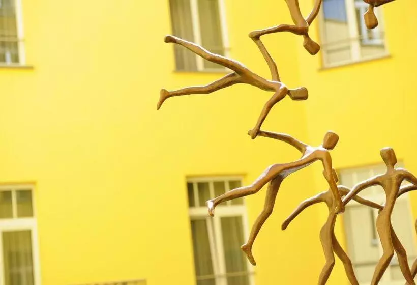 هتل Perrin Former Carlton