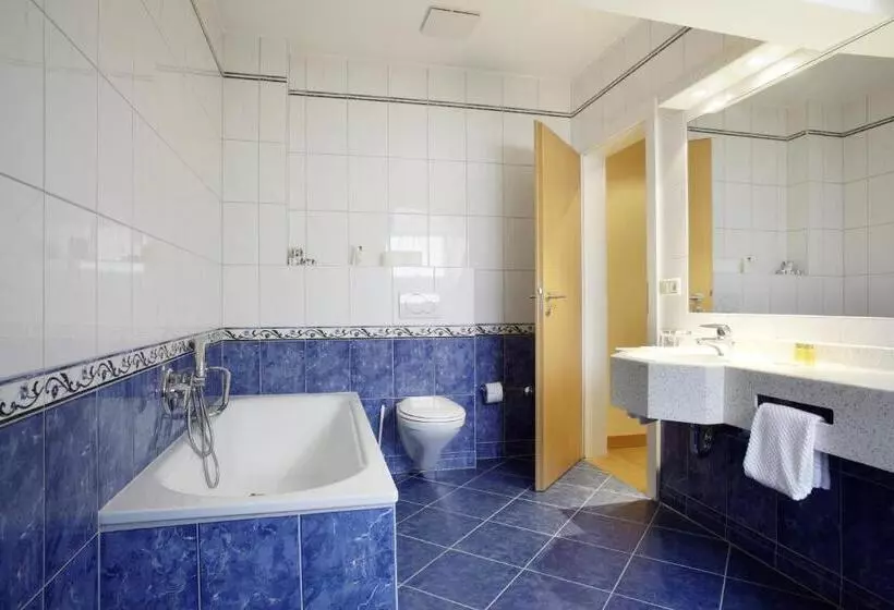 هتل Perrin Former Carlton