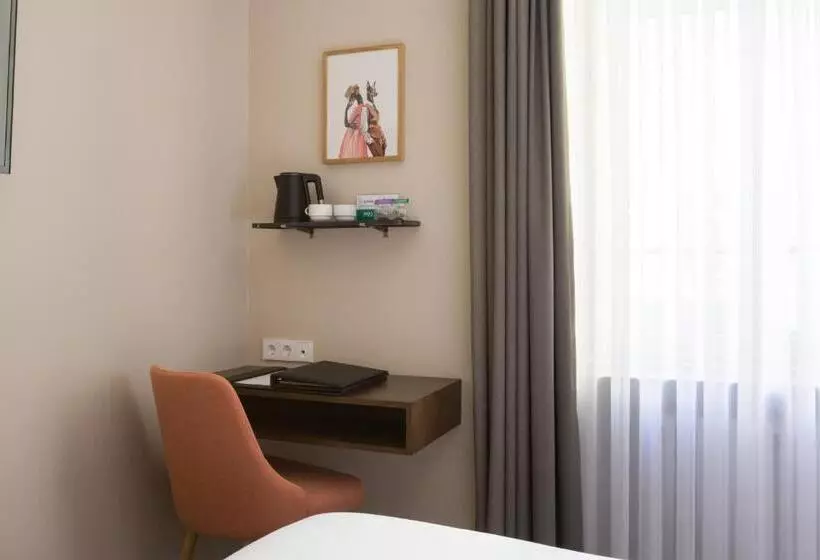 هتل Perrin Former Carlton