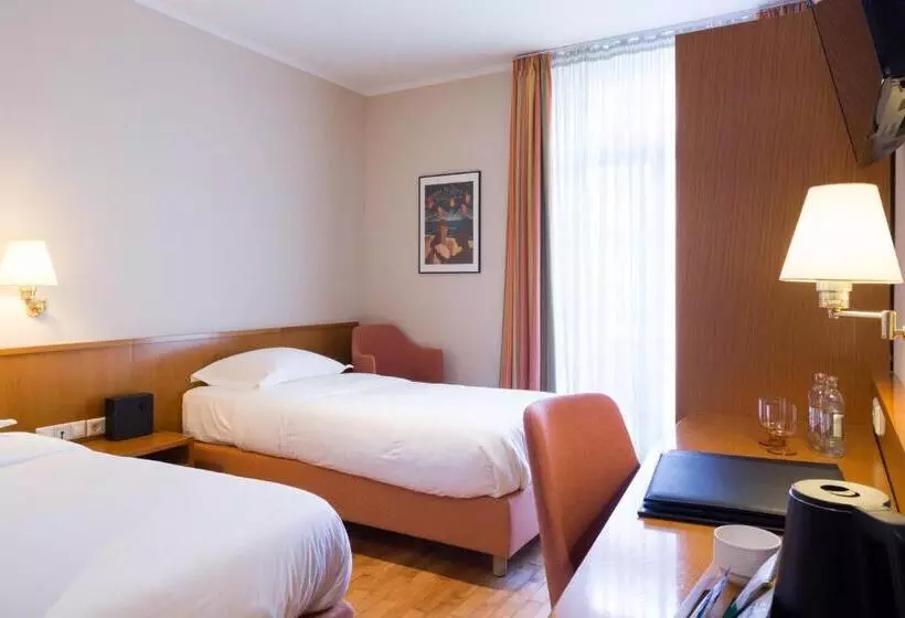 هتل Perrin Former Carlton