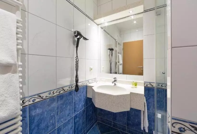 هتل Perrin Former Carlton