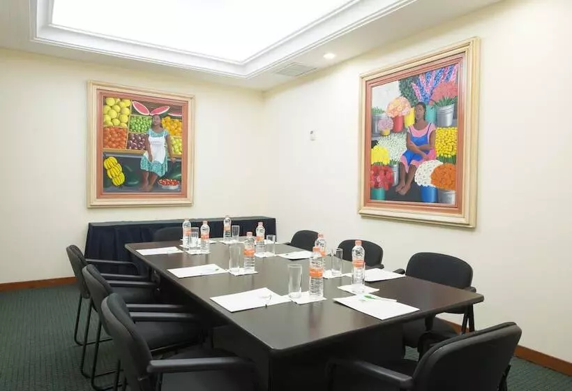 هتل Holiday Inn Merida, An Ihg