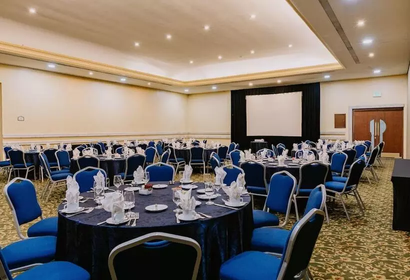 هتل Holiday Inn Merida, An Ihg