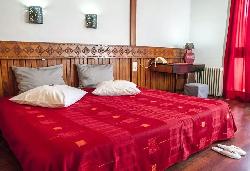 هتل Hôtel Des Thermes Antsirabe