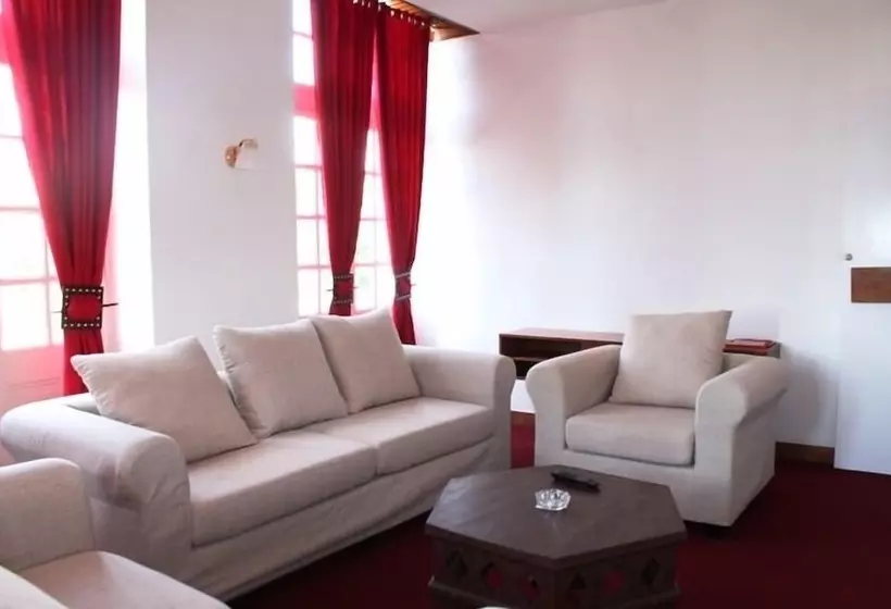 هتل Hôtel Des Thermes Antsirabe