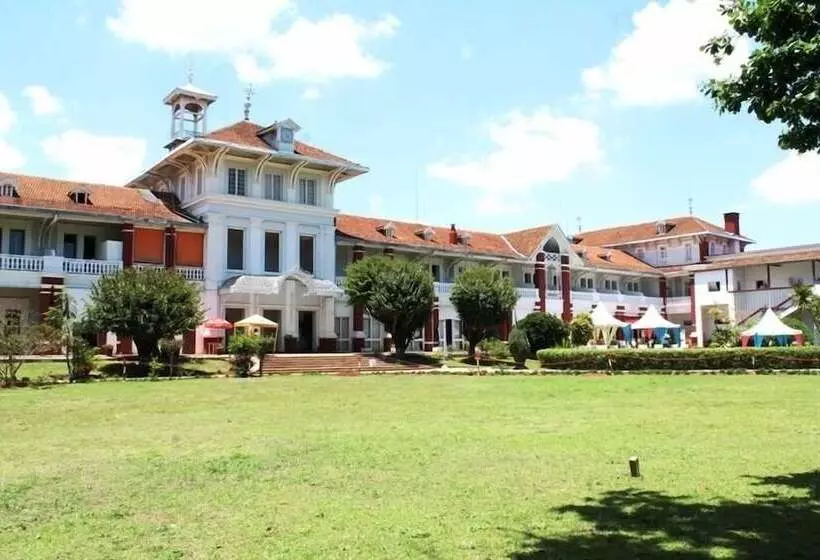 هتل Hôtel Des Thermes Antsirabe