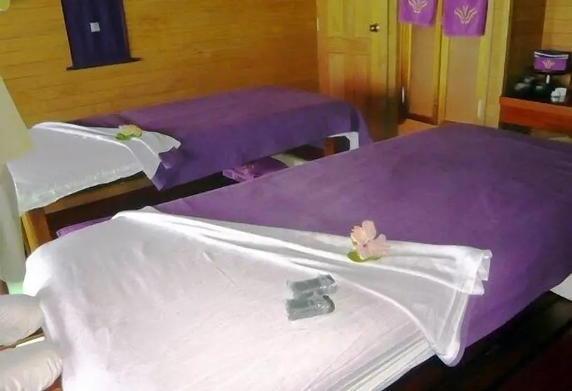 هتل Hôtel Des Thermes Antsirabe