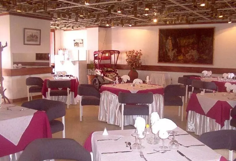 هتل Hôtel Des Thermes Antsirabe