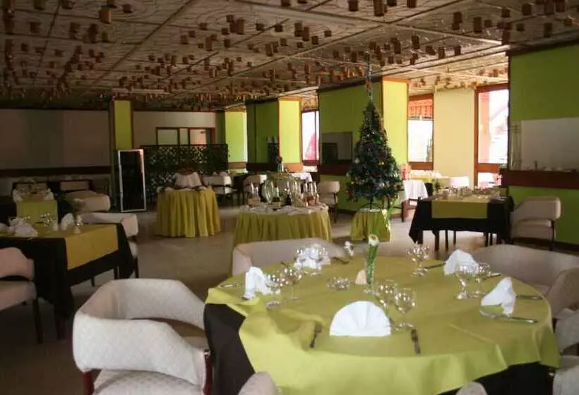 هتل Hôtel Des Thermes Antsirabe