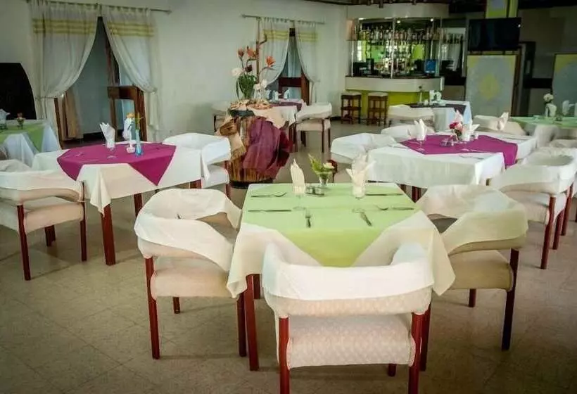 هتل Hôtel Des Thermes Antsirabe