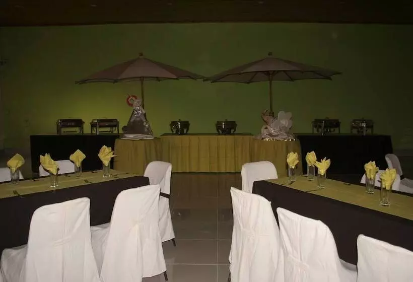 هتل Hôtel Des Thermes Antsirabe