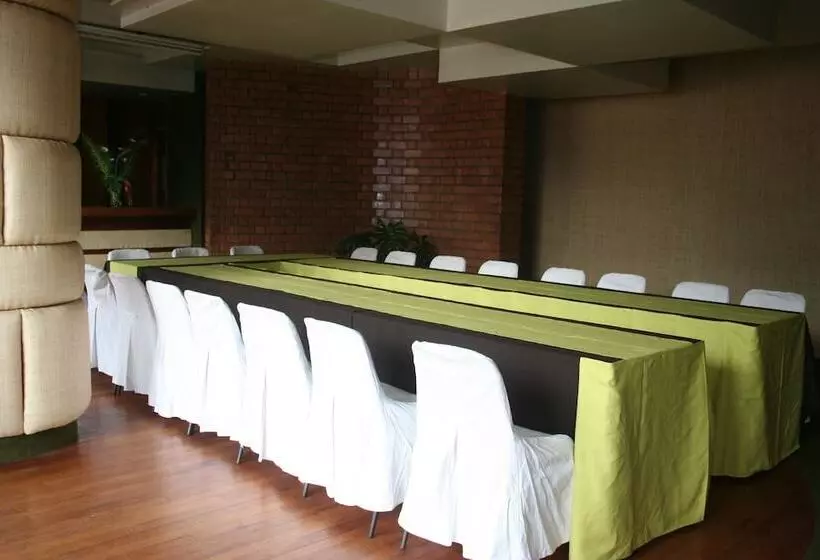 هتل Hôtel Des Thermes Antsirabe