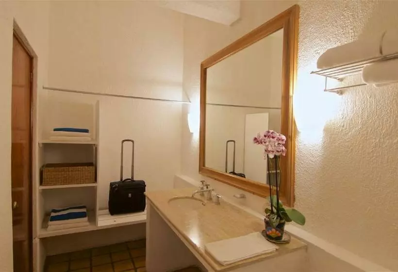 Отель Mercurio   Caters To Gay Men